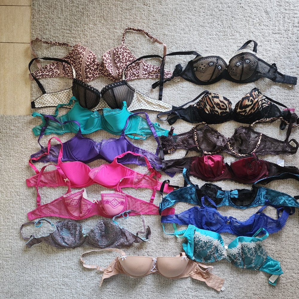 Collection 32D Designer Bra. Be tempted Wacoal.. etc